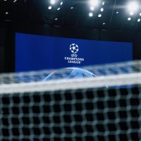 Tottenham veta a 3 aficionados por saludos nazis en Alemania durante la Champions League