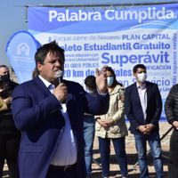 Plan de regularización dominial: Mariano Gaido entregó escrituras y boletos de compraventa