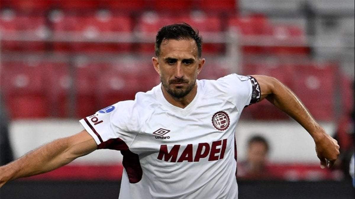 Carlos Izquierdoz, referente de Lanús