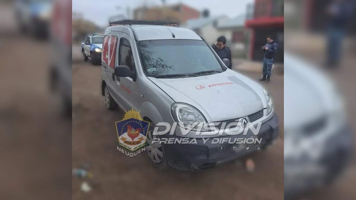 Camioneta recuperada por la Policía de Neuquén. Fuente: (Facebook)