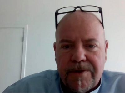 Responsable de llamadas falsas con voz de Biden dice que intentó mostrar necesidad de reglas para IA