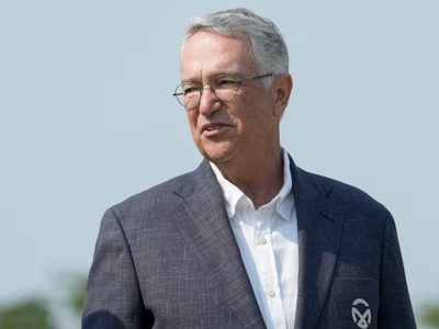 Fondo estadunidense reclama adeudo por 110 millones de dólares a Ricardo Salinas Pliego