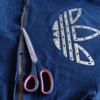 Sin coser y en pocos minutos: no tires tu vieja remera y convertila en este práctico bolso