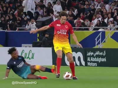 La terrible entrada de un influencer que casi lesiona a Kaká en un partido amistoso (Video)