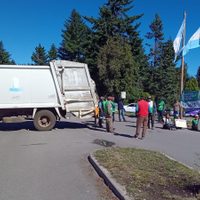 Trabajadores de Villa Traful cortaron la Ruta 65 en reclamo por los despidos en el municipio