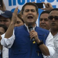 Presidente de Honduras logra reelegirse, pese a acusaciones de fraude