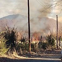 Incendio en Chos Malal al lado de la Ruta 43: trabajan tres dotaciones de bomberos