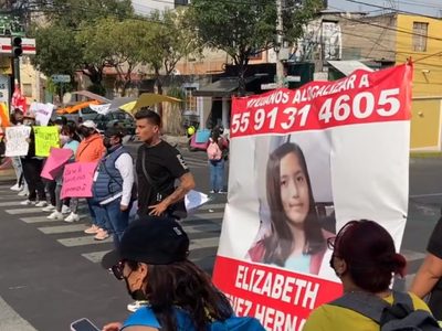 Padres de Elizabeth rechazan la versión de la fiscal Ernestina Godoy; ella se disculpa