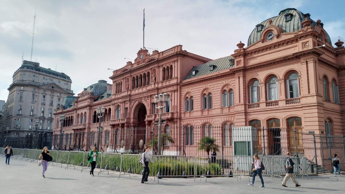 Todos los empleados públicos tendrán que presentar el examen. Fuente: (X)