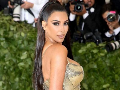 ¡Encuerada! Kim Kardashian ha detenido corazones con su nueva y ajustada mini prenda ¿Estás listo?