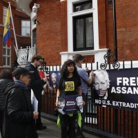 Por problemas de salud, aplazan audiencia de extradición de Assange para el 12 de junio