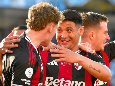 Maxi Salas apuntó contra Diego Milito: “Se portó muy mal conmigo"