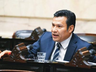 Llancafilo criticó al congreso y dijo que los debates “son una puesta en escena que no le importan a la gente”