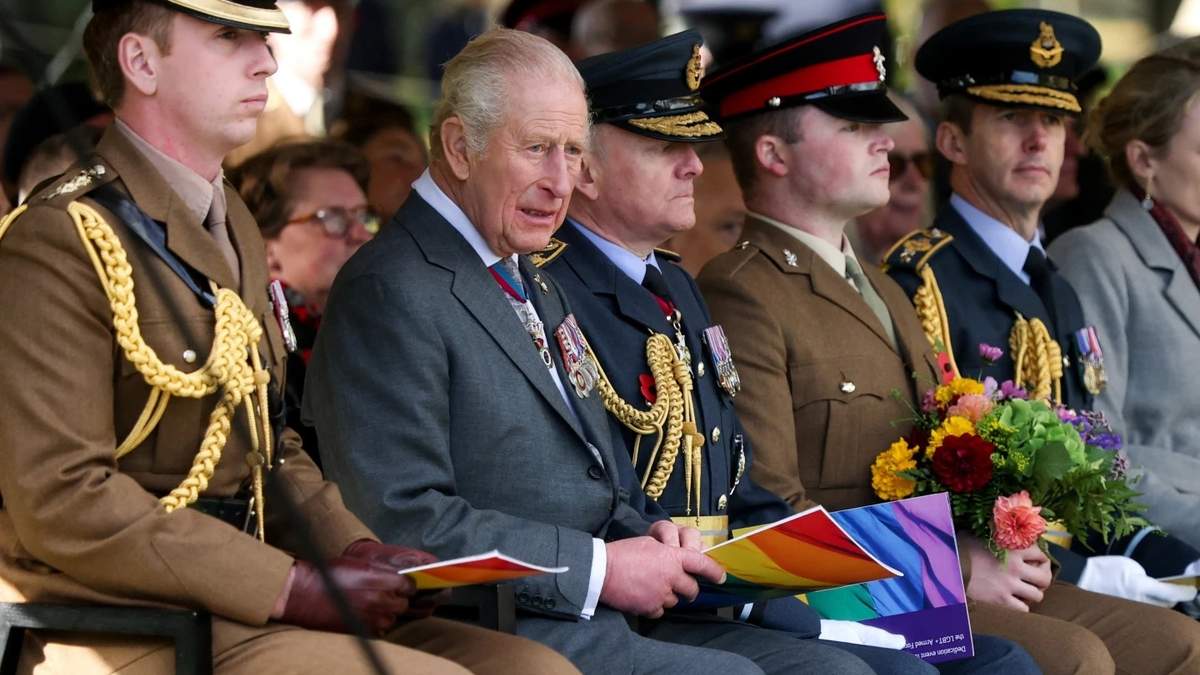 El rey Carlos III dedica el primer monumento nacional británico a las tropas LGBTTTIQ+