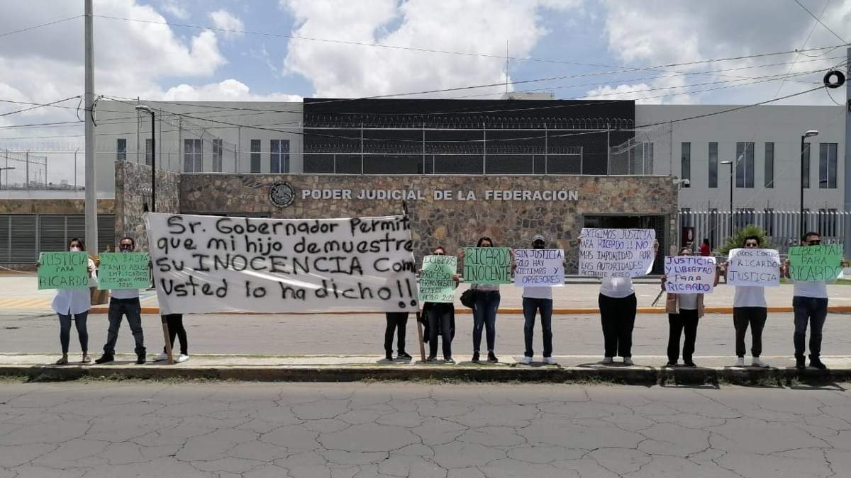 La protesta de familiares de Ricardo Montiel frente al Poder Judicial de la Federación