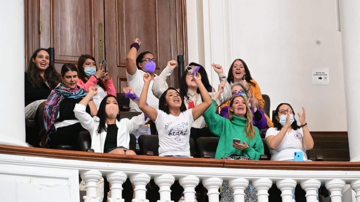 Festejo en el Congreso de la CDMX tras la aprobación de la reforma
