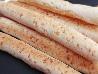 Chipalitos: hacé estos grisines de chipá con pocos ingredientes, súper rendidores y crocantes
