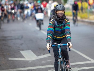 “¿¡No entendiste o qué!?”: Sujeto golpea en el rostro a una ciclista en Azcapotzalco