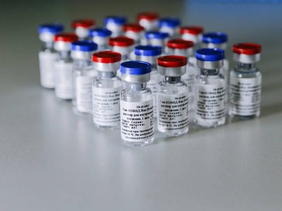 Investigan a trabajador de salud del Edomex por posesión indebida de 57 vacunas Sputnik V