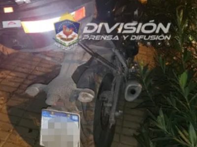 Robaron una moto, pero la policía los detuvo a los pocos minutos