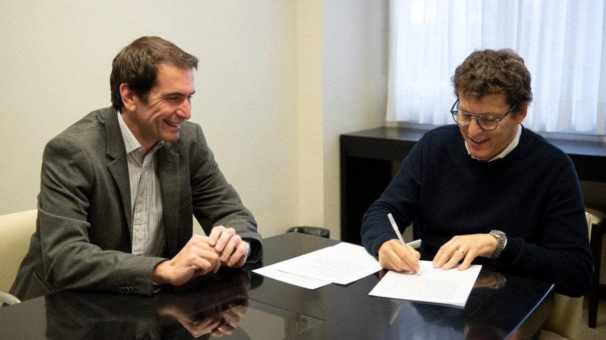 Pablo Cervi y Jose Luis Justi en la firma de los convenios. Fuente (Twitter)