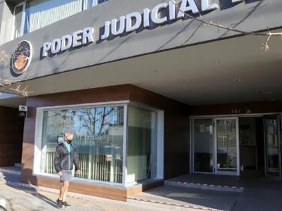 Suman otra prohibición a un padre que nunca pagó la cuota alimentaria