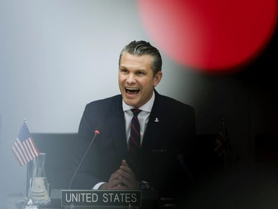 Ucrania debe abandonar la esperanza de recuperar el territorio de manos de Rusia: Pete Hegseth