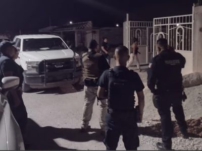 Muere niña de 10 años mientras jugaba y cargaba su celular