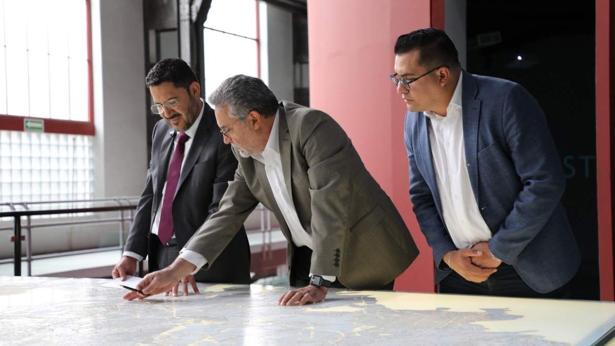 Martí Batres y Rafael Carmona, titular de SCMEX