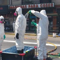¡Vale todo! Practican prueba piloto para fulminar el coronavirus en las calles. ¿Funcionará?