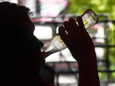 Mexicanos apoyan subir impuestos a refrescos: encuesta