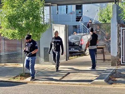 Canal 10 separó de su cargo al periodista Emiliano Gatti, investigado en una casa nacional