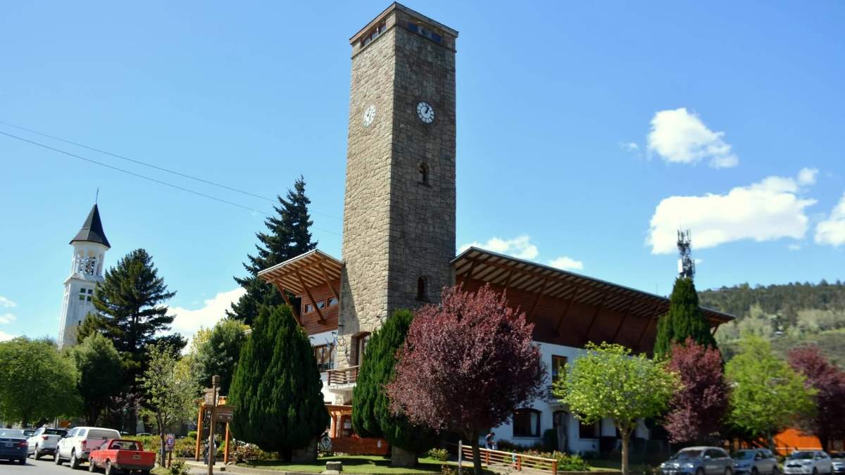 La capacitación se realizará en el Salón de la municipalidad de San Martín de los Andes. Fuente: (Twitter)