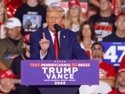 Trump amenaza a John Deere con disparar aranceles a sus productos si traslada producción a México