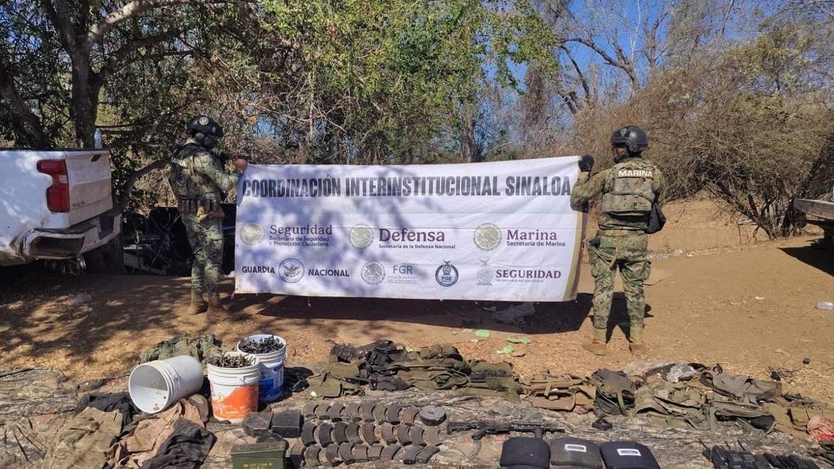 Integrantes del Gabinete de Seguridad Federal aseguran armas, municiones y equipo táctino en Sinaloa