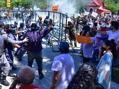 Manifestación y represión en Formosa por el regreso a la fase 1