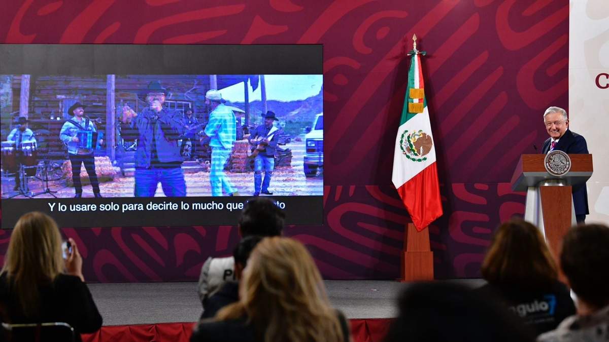 AMLO pide canción "Unox100to" de Bad Bunny en la mañanera del 6 de julio de 2023