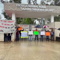 Egresados de Normal de Tenería exigen esclarecer homicidio de alumno y erradicar la violencia