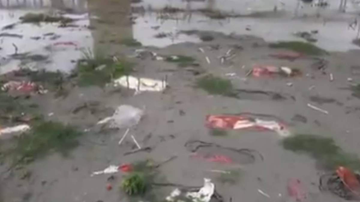 La crecida del río Ganges ha dejado expuestos cientos de cadáveres