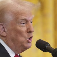 Trump debilita el combate al lavado de dinero, alertan en EU