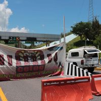 Reportan bloqueos carreteros de la CNTE en Michoacán, Guerrero y Oaxaca