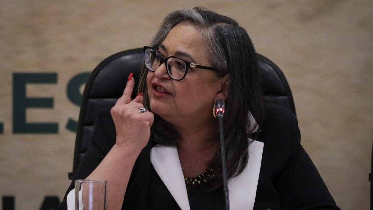 Piña Hernández. Confirmación en el puesto