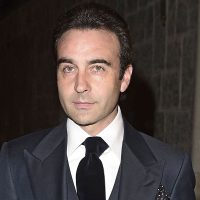Una imagen que confirma la noticia: Enrique Ponce se arriesga y lo apuesta todo al amor