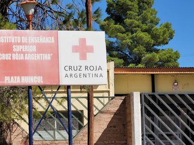 Enfermeros que egresaron el año pasado piden que les entreguen su título porque no pueden trabajar