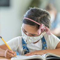 Gobierno anuncia vacunación contra covid-19 para menores de edad en mayo