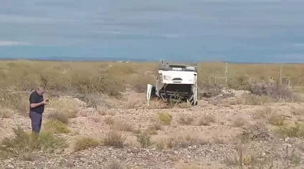 El delincuente escapó en la camioneta y la volcó. Fuente (Policía de Neuquén)