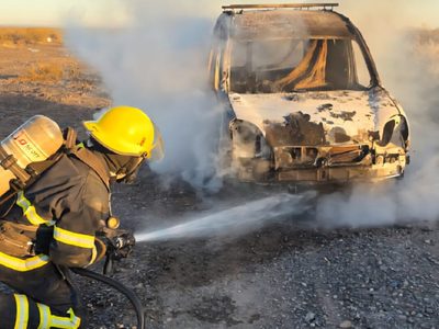Robaron un vehículo en Neuquén y lo quemaron en la ruta del petróleo