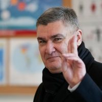 Presidente croata obtiene más votos en elección presidencial, pero habrá segunda vuelta