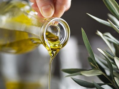 La ANMAT prohibió la comercialización de un famoso aceite de oliva