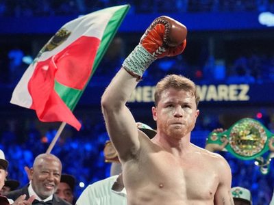 Saúl “Canelo” Álvarez vence a William Scull y vuelve a ser campeón indiscutible de peso supermediano